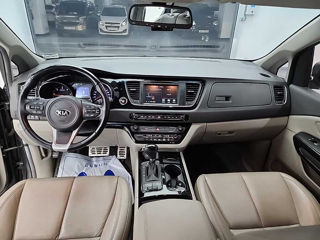 KIA Carnival - Vista 9