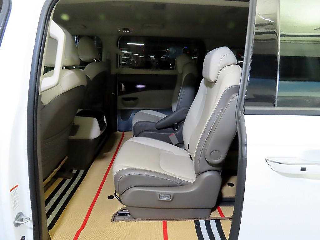 KIA Carnival - Vista 9