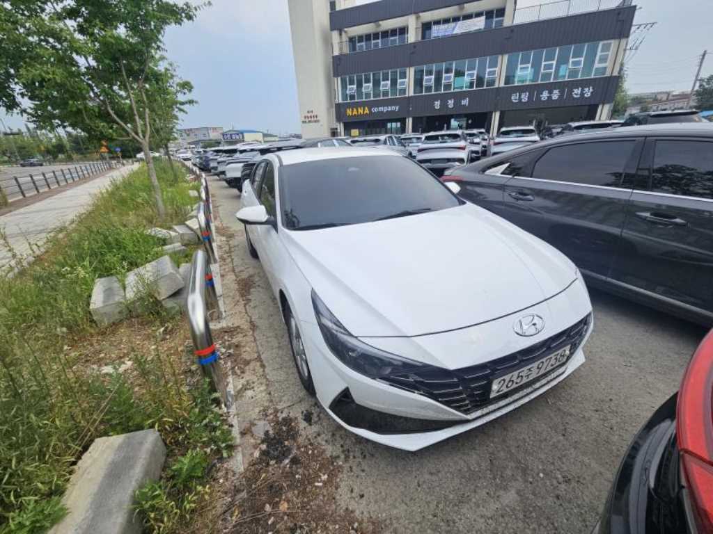 HYUNDAI Avante - Vista 3