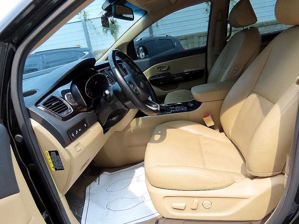 KIA Carnival - Vista 7