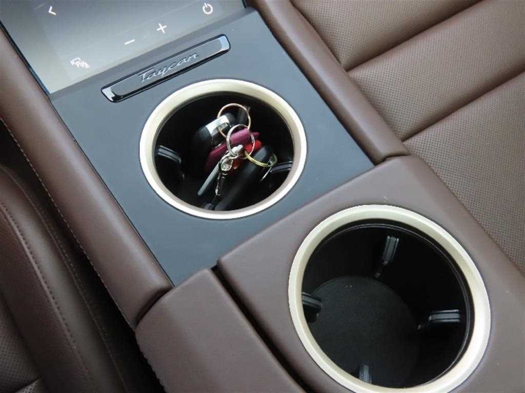 Porsche Taycan - Vista 10