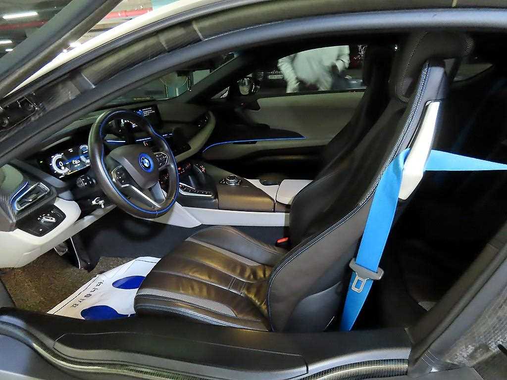 BMW i8 - Vista 8