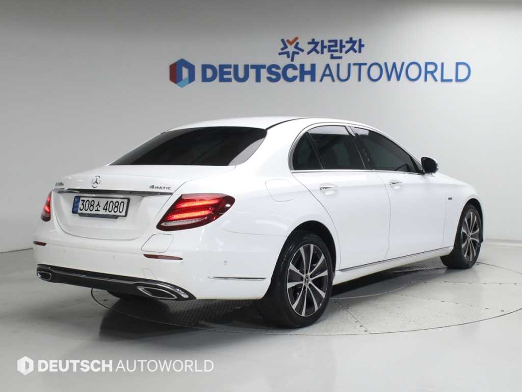 Mercedes Benz E class - Vista 2