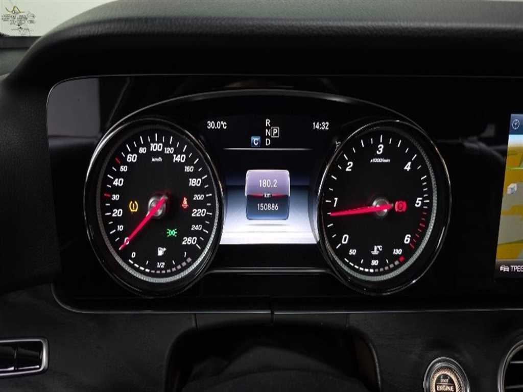Mercedes Benz E class - Vista 10