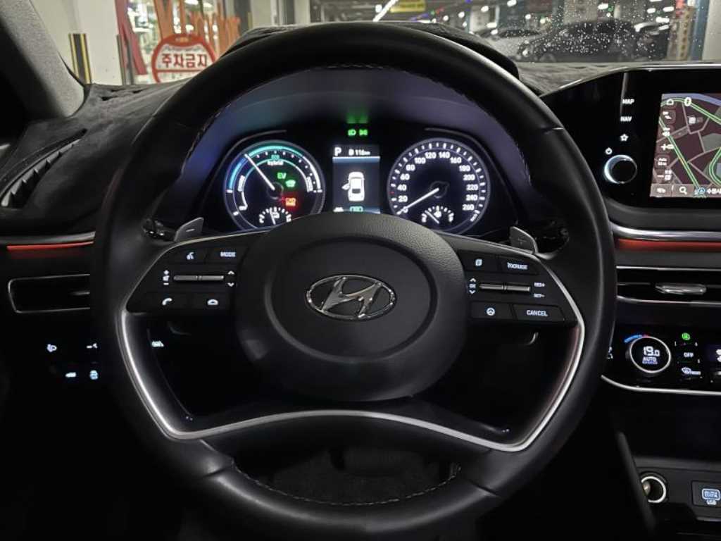 HYUNDAI Sonata - Vista 12