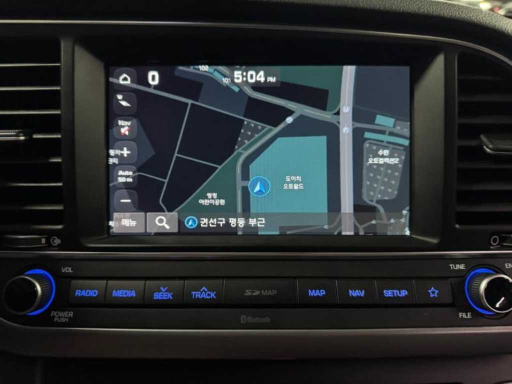 HYUNDAI Avante - Vista 10