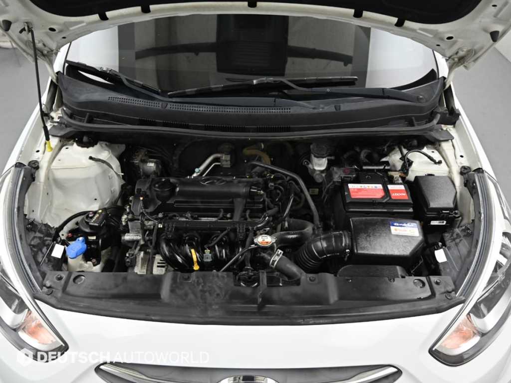 HYUNDAI Accent - Vista 8