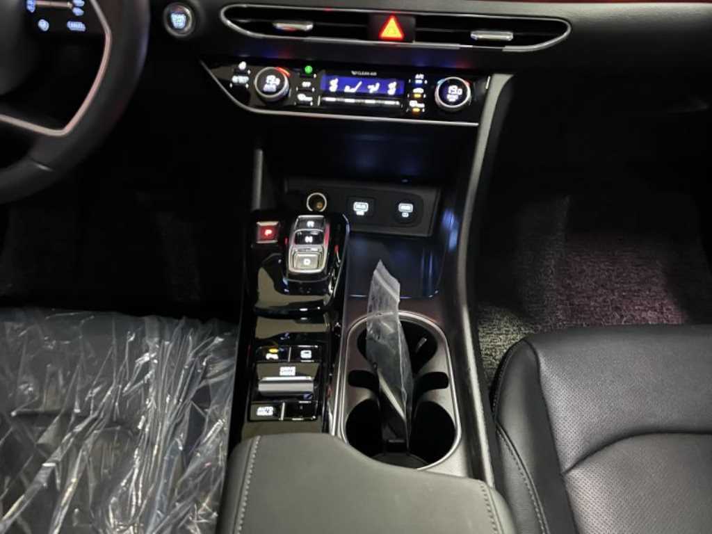 HYUNDAI Sonata - Vista 11