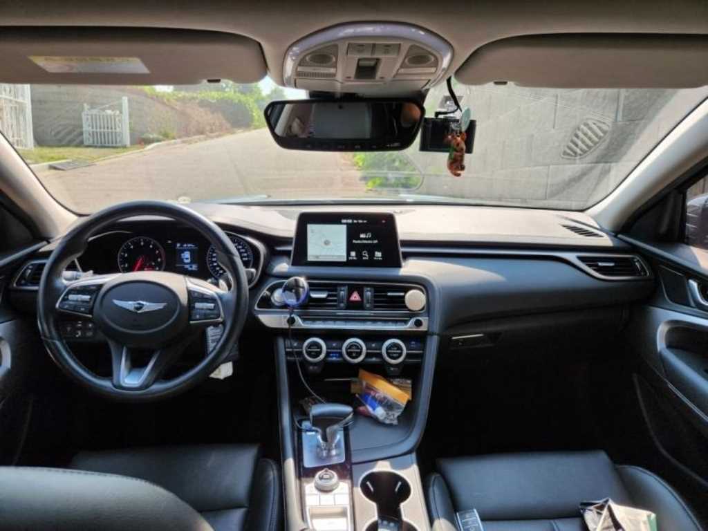 Genesis G70 - Vista 9