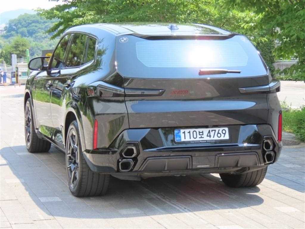 BMW XM - Vista 6