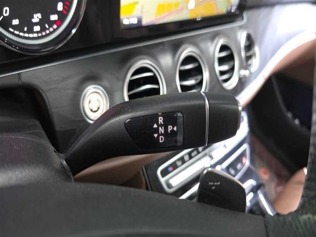 Mercedes Benz E class - Vista 11