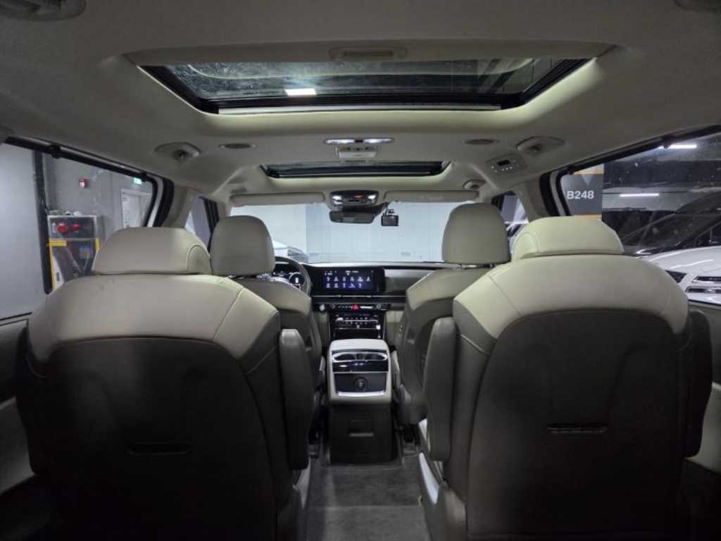 KIA Carnival - Vista 10