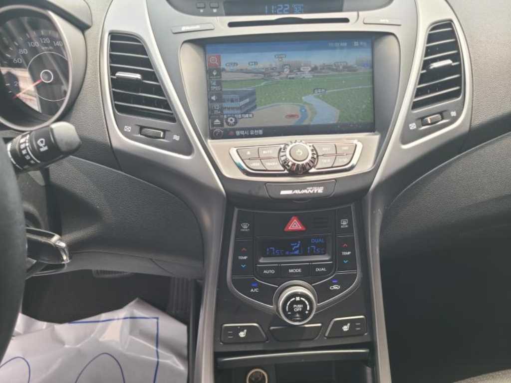 HYUNDAI Avante 2015 Blanco - Importación desde Corea - HF Imports Iquique - Foto 15
