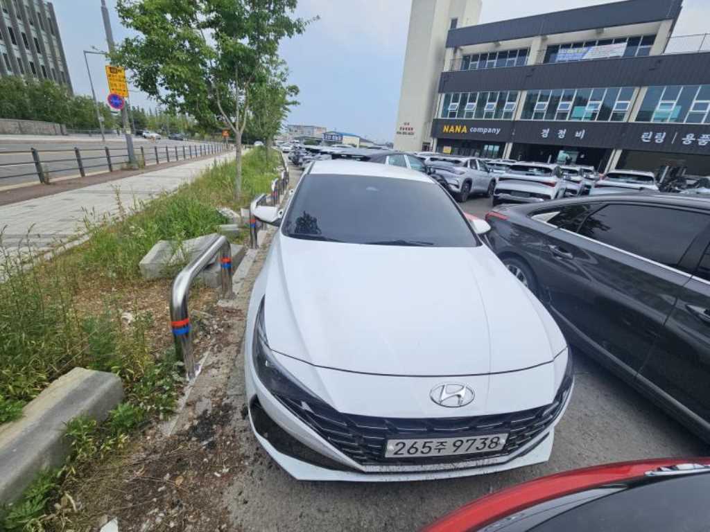 HYUNDAI Avante - Vista 2