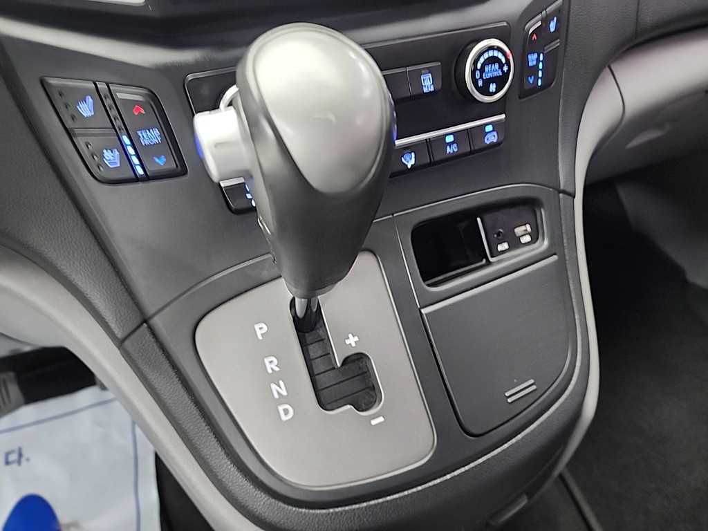 HYUNDAI Starex - Vista 10