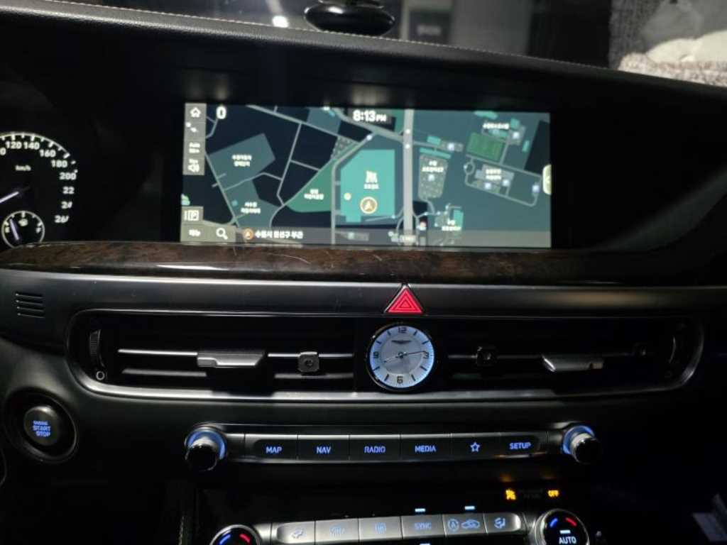 Genesis G90 - Vista 10