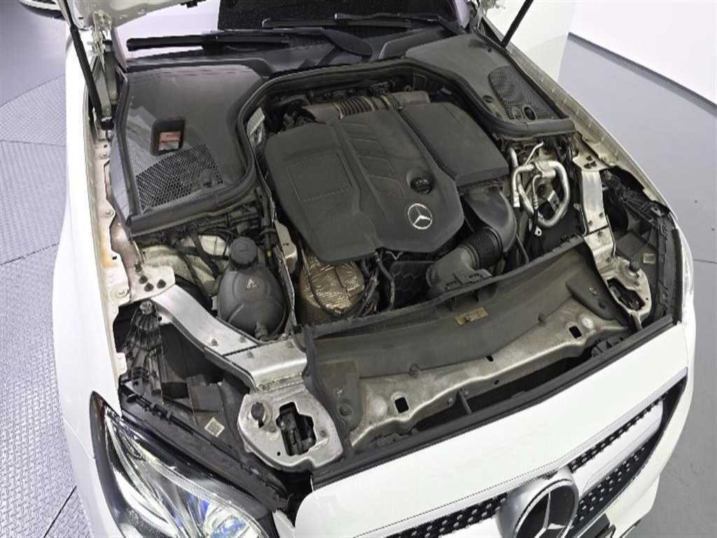 Mercedes Benz E class - Vista 8