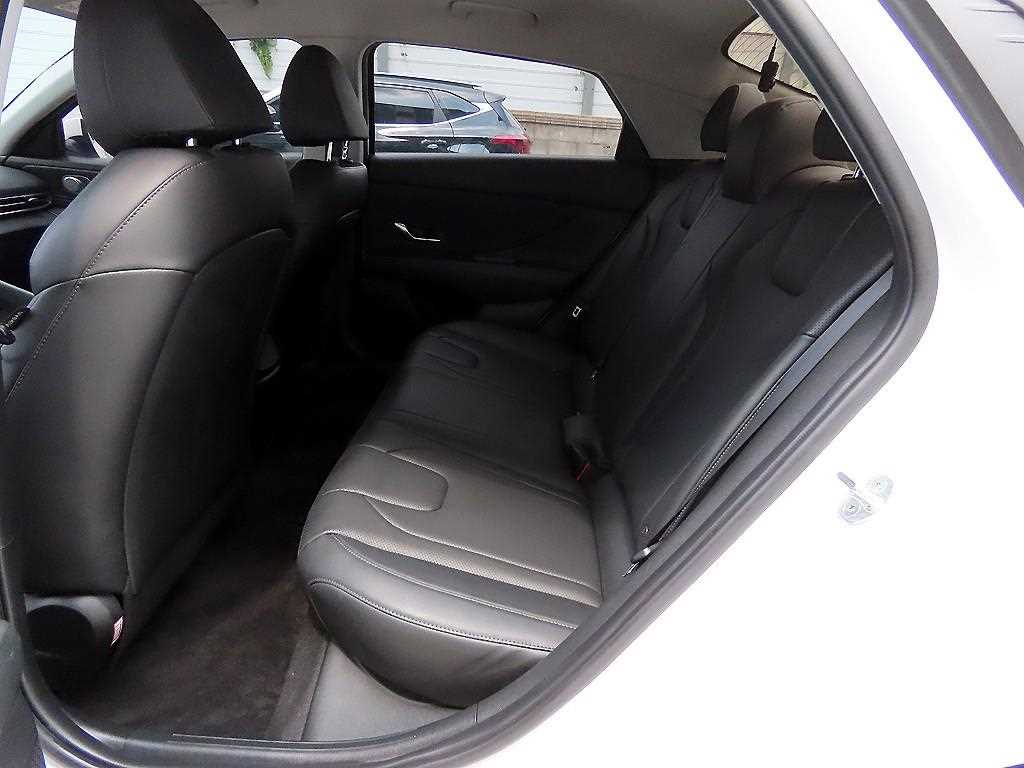 HYUNDAI Avante - Vista 8