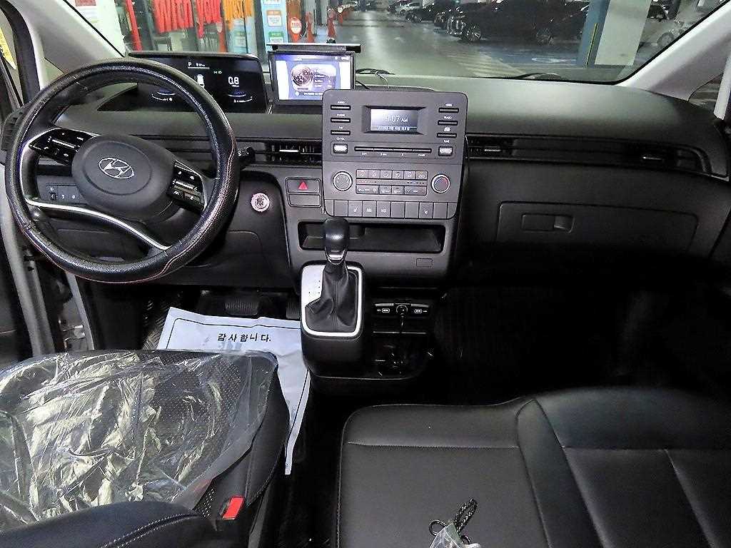 HYUNDAI Staria - Vista 12