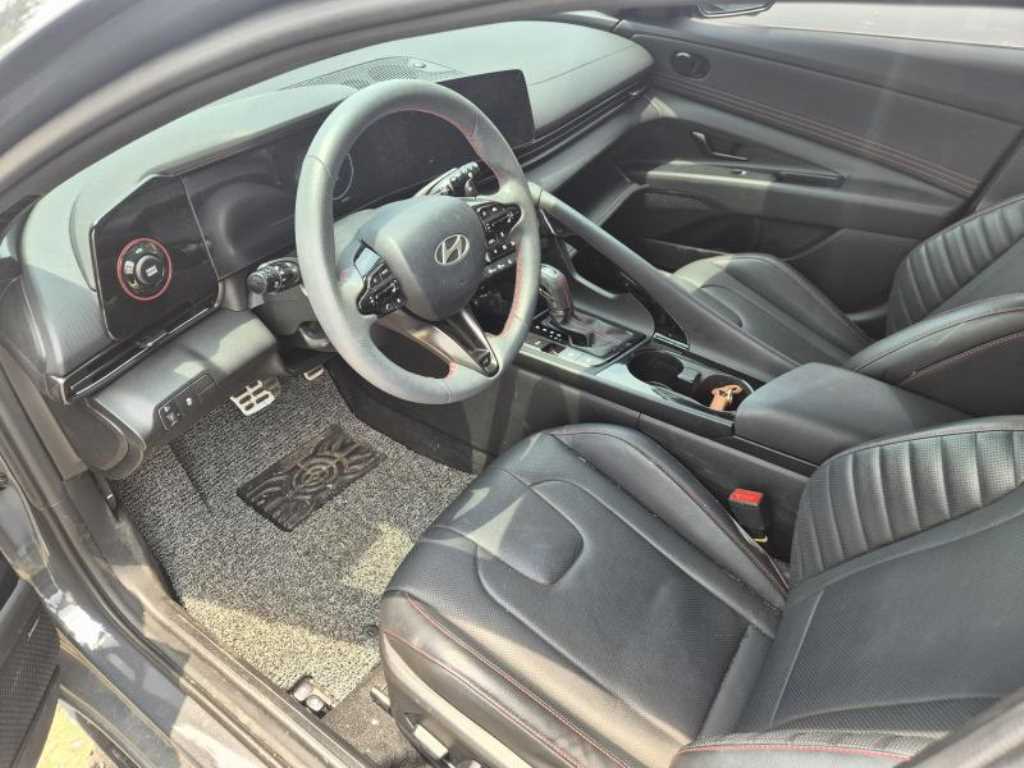 HYUNDAI Avante - Vista 2