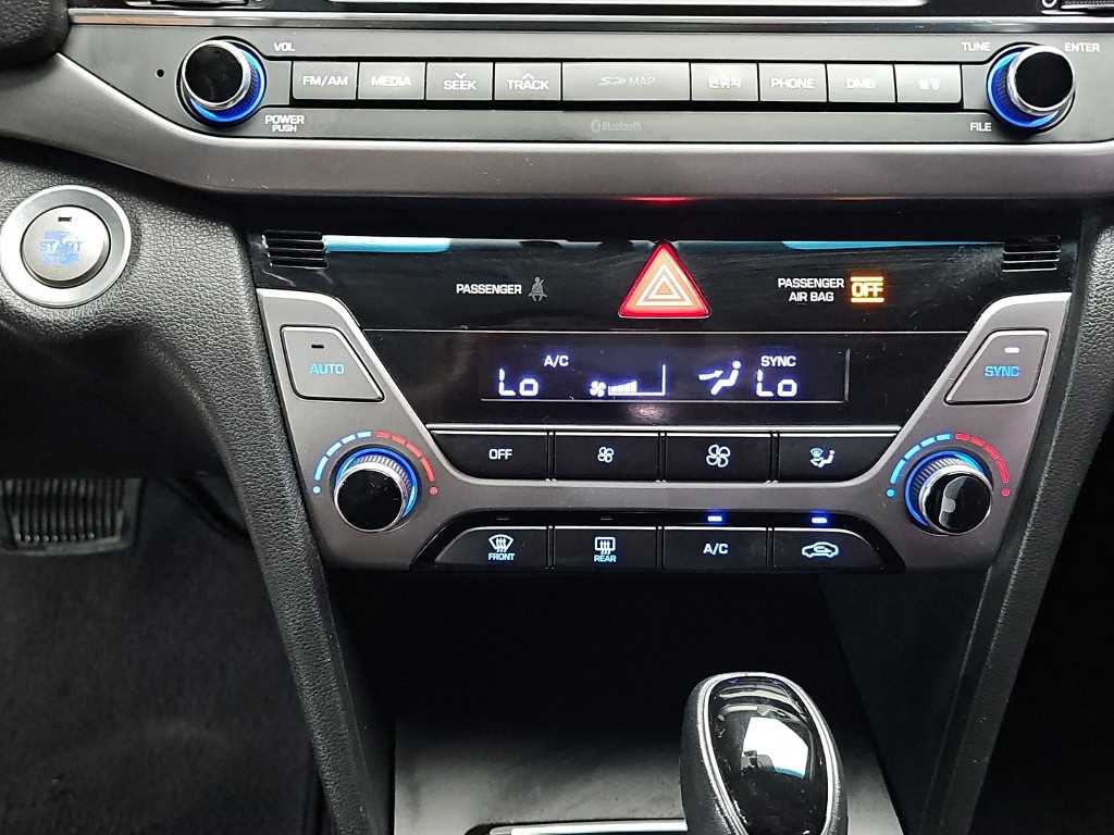 HYUNDAI Avante - Vista 12