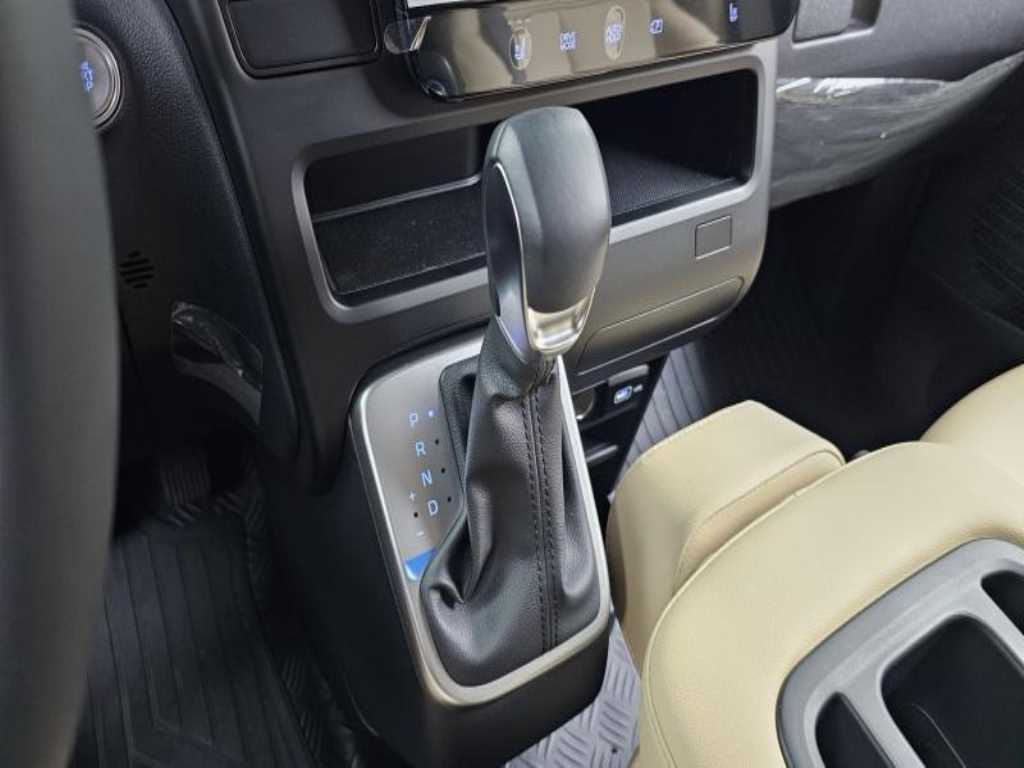 HYUNDAI Staria - Vista 12