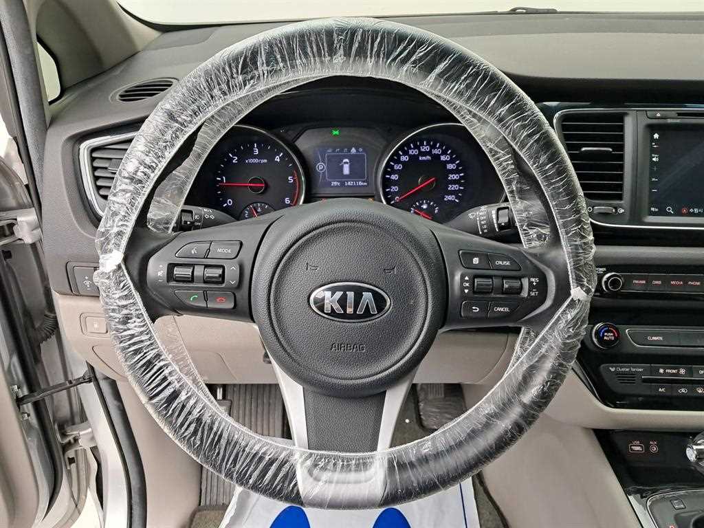 KIA Carnival - Vista 9
