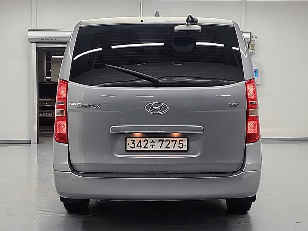 HYUNDAI Starex - Vista 3