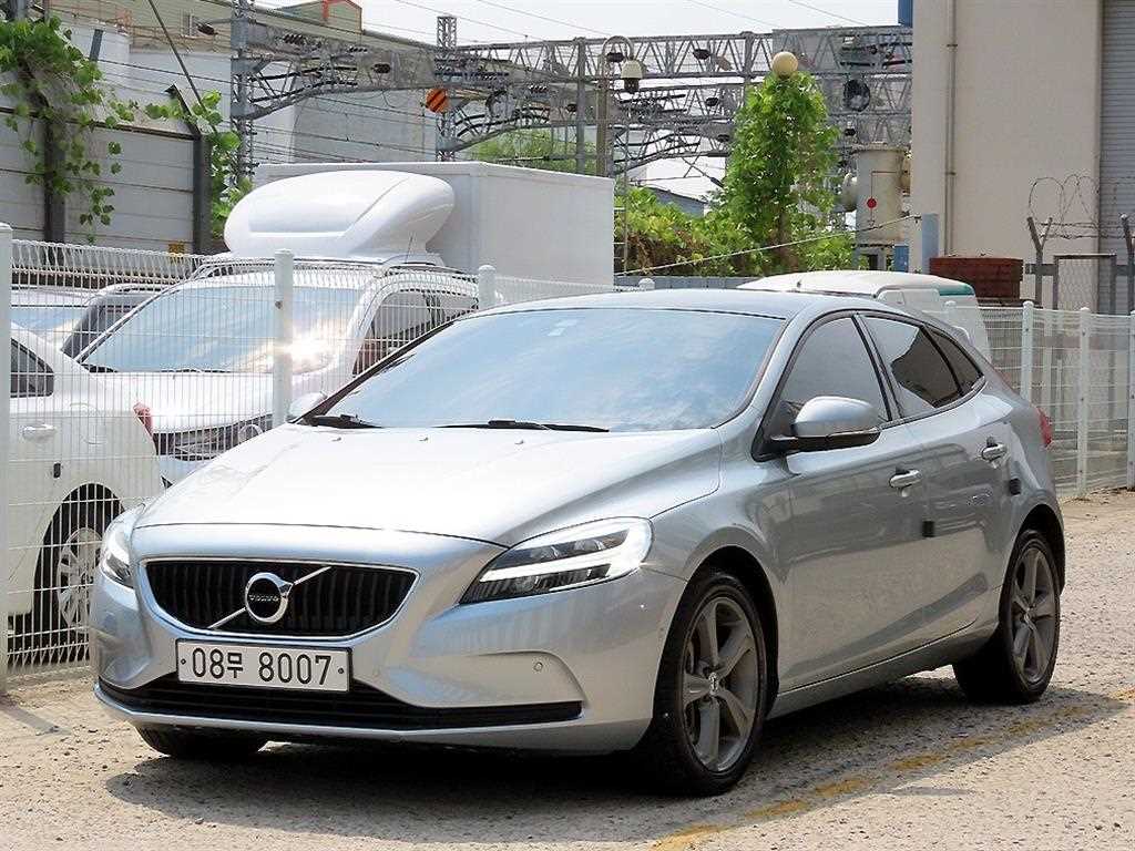 Volvo V40 2017 Plateado - Importación desde Corea - HF Imports Iquique - Foto 1