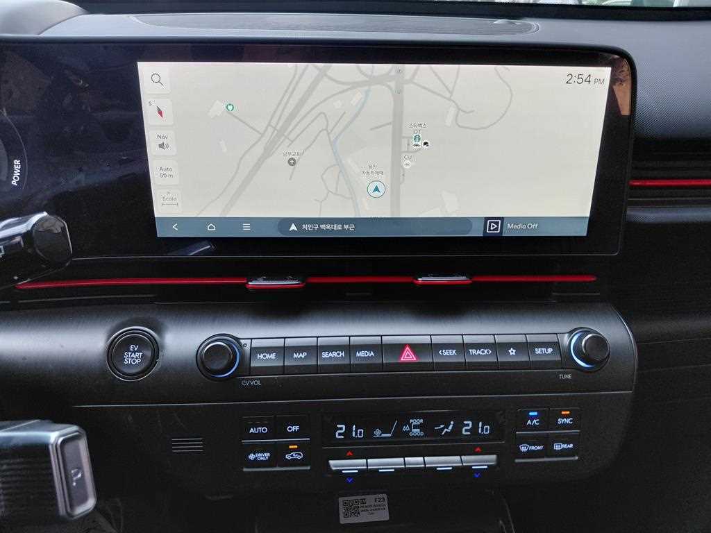 HYUNDAI Kona - Vista 7
