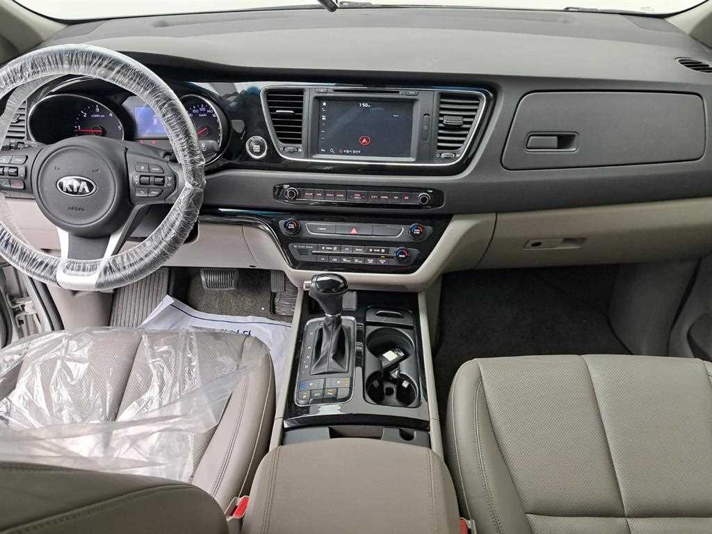 KIA Carnival - Vista 8