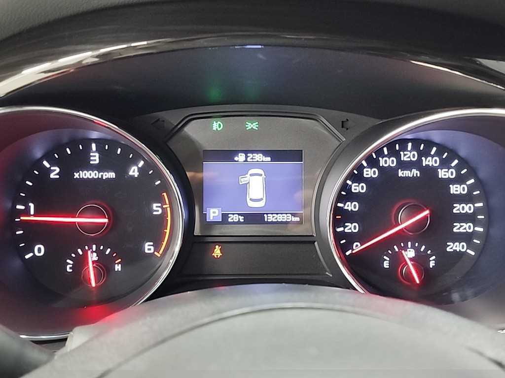 KIA Carnival - Vista 8