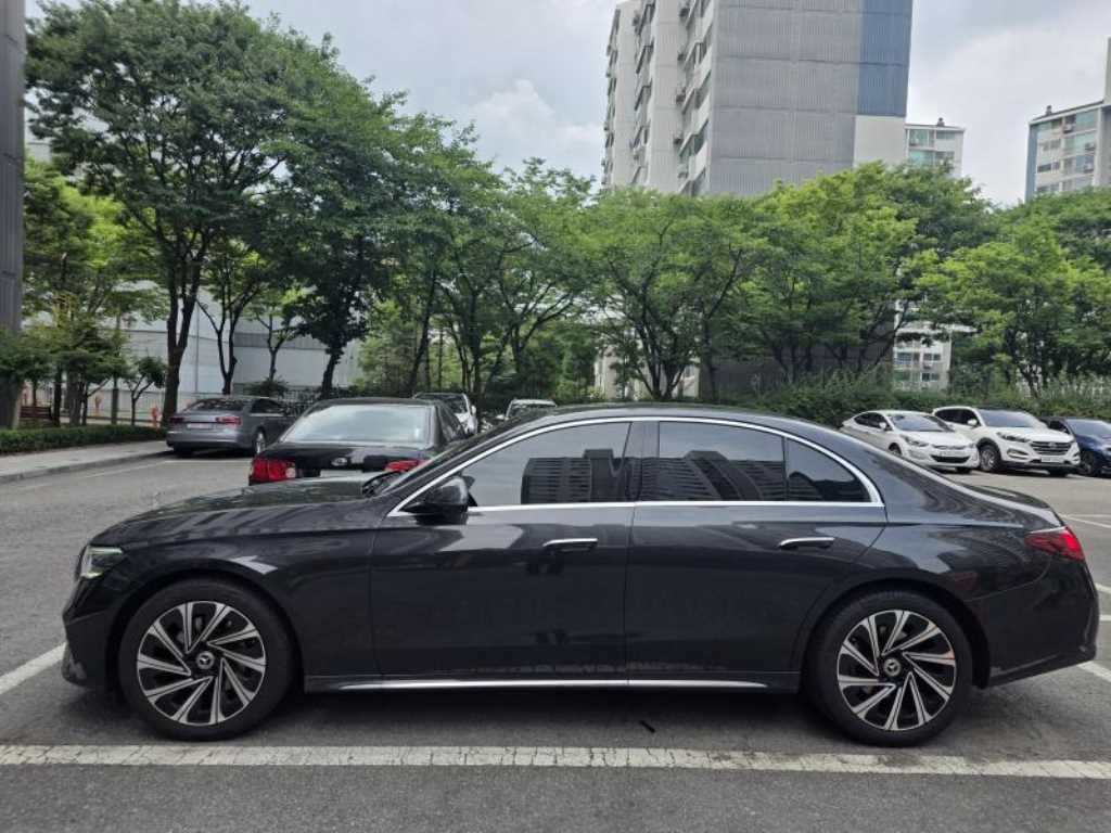 Mercedes Benz E class - Vista 3