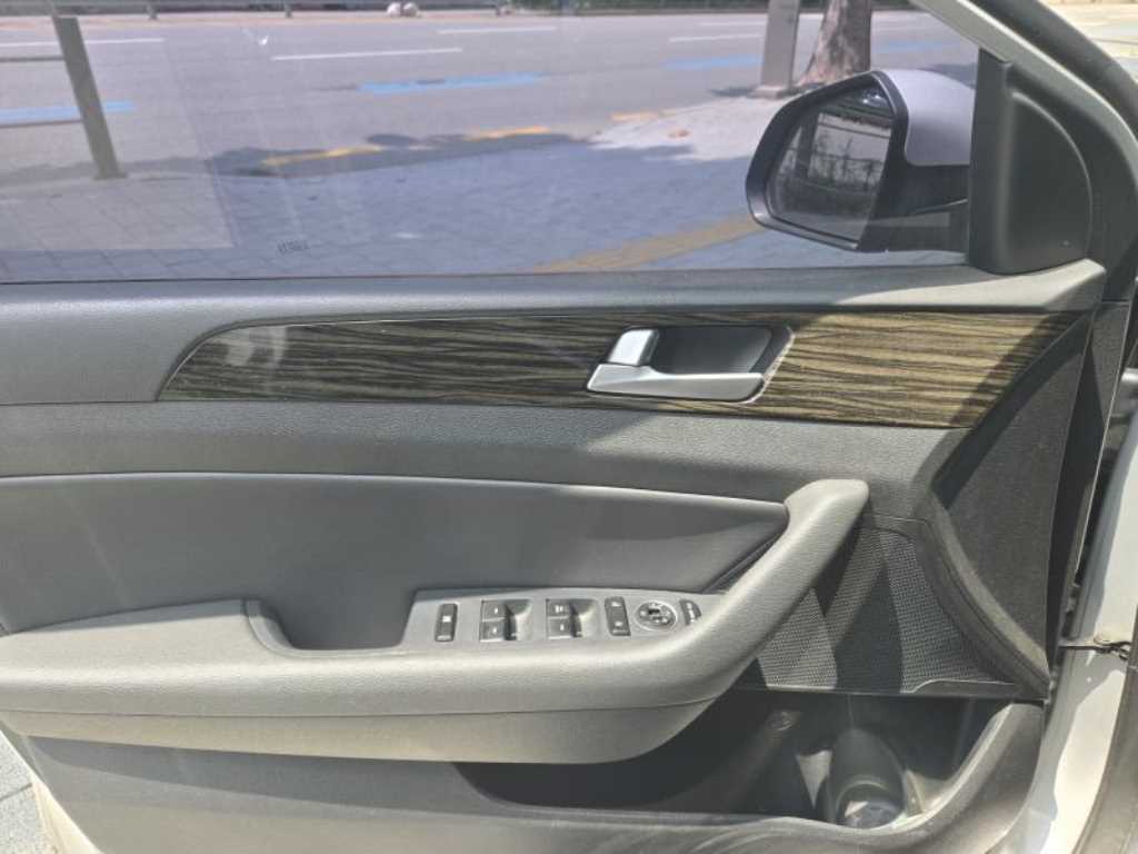 HYUNDAI Sonata - Vista 10