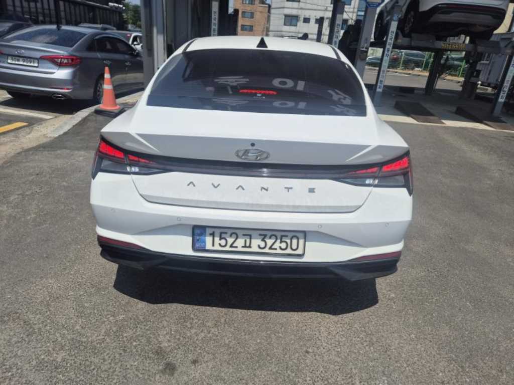 HYUNDAI Avante - Vista 6