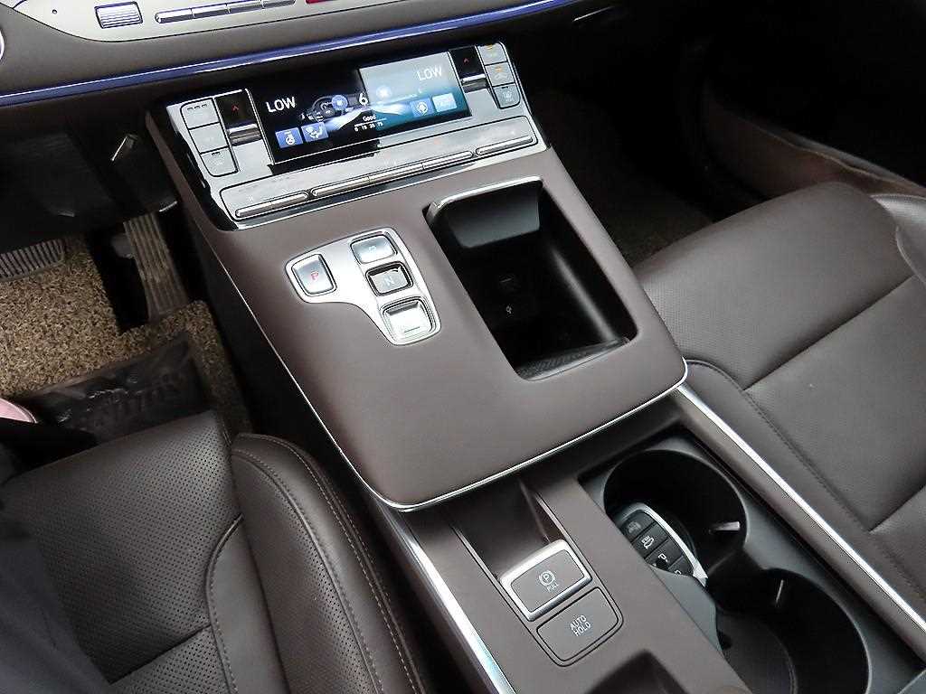 HYUNDAI Grandeur - Vista 12