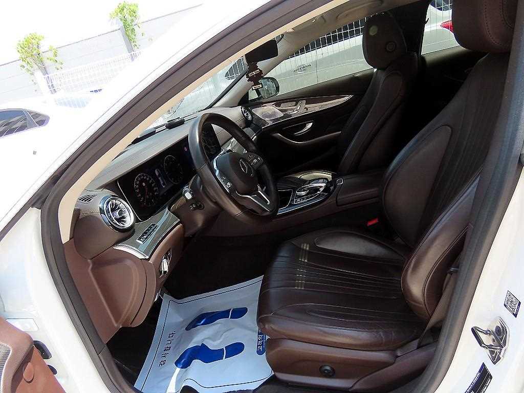 Mercedes Benz CLS Class - Vista 7