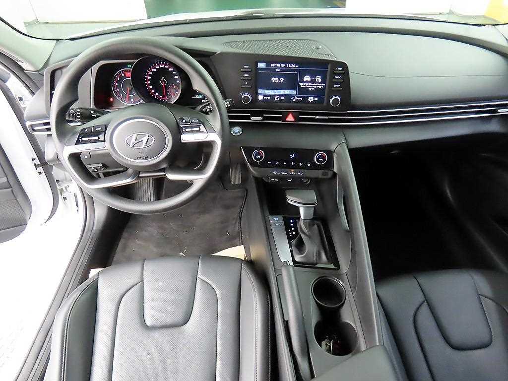 HYUNDAI Avante - Vista 9