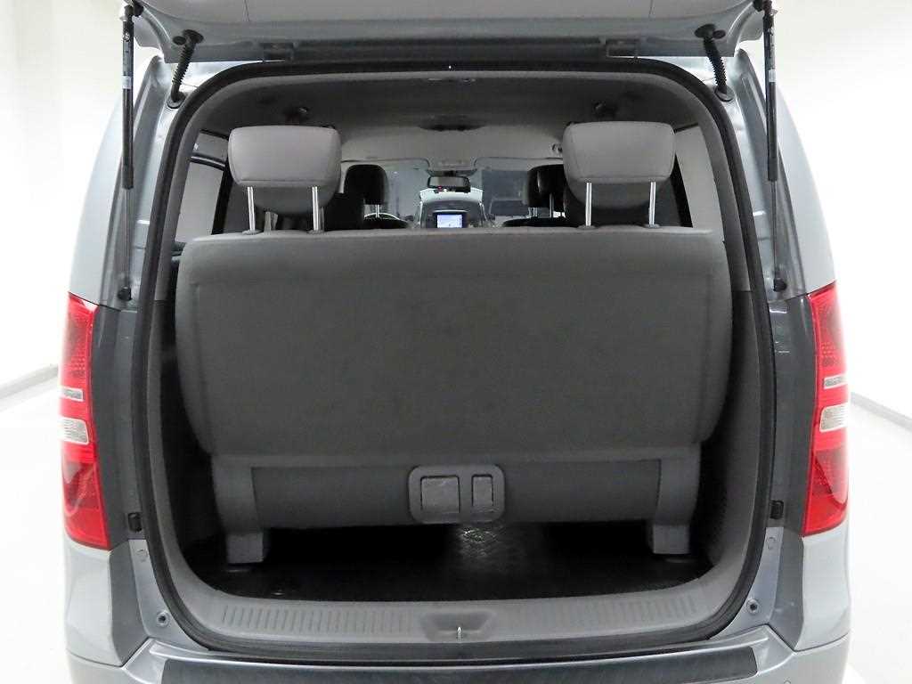HYUNDAI Starex - Vista 7