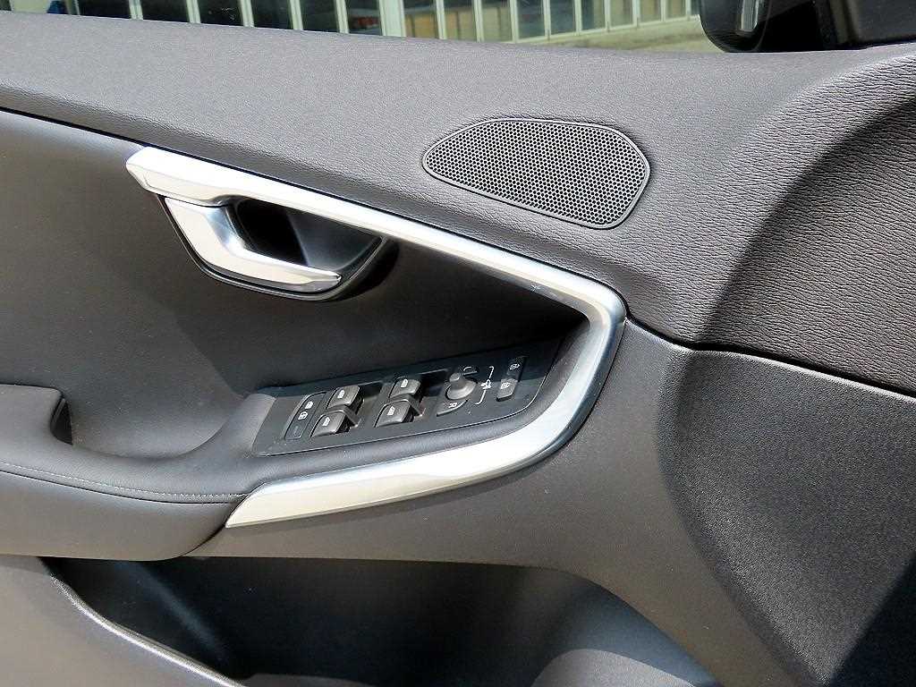 Volvo V40 2017 Plateado - Importación desde Corea - HF Imports Iquique - Foto 13