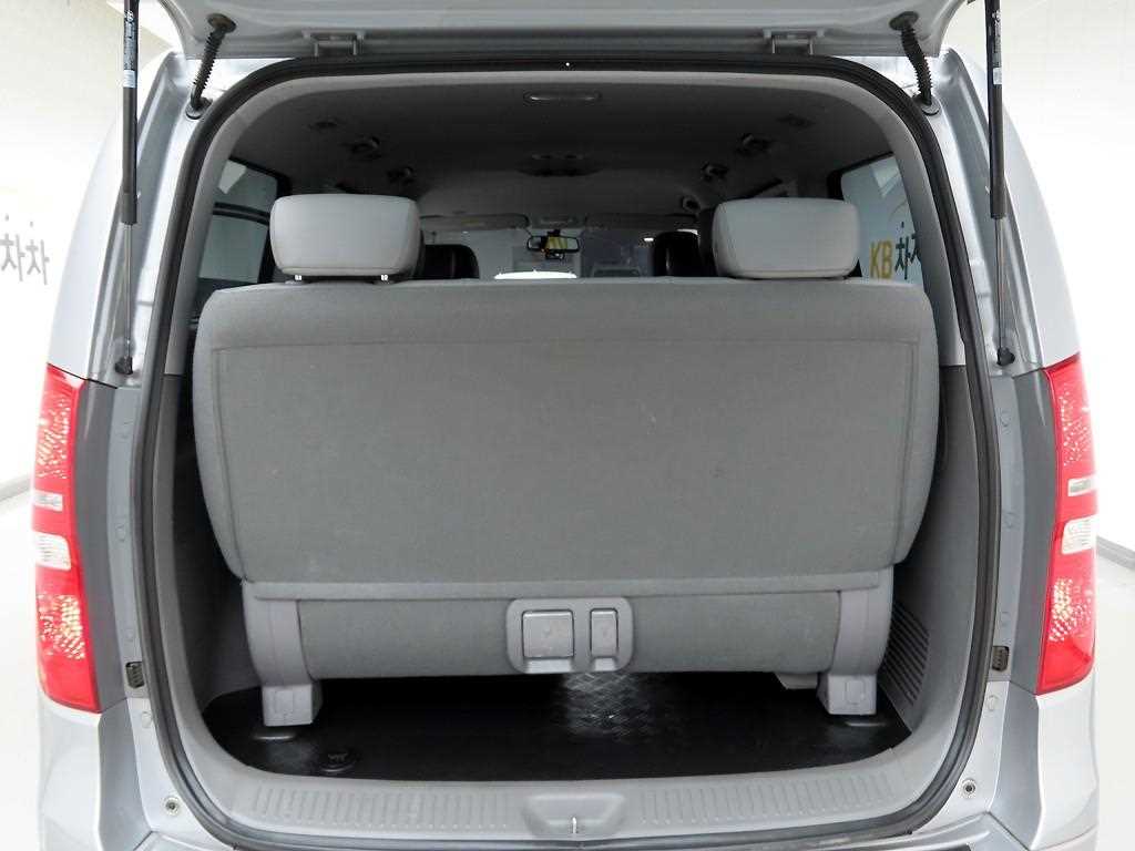 HYUNDAI Starex - Vista 7