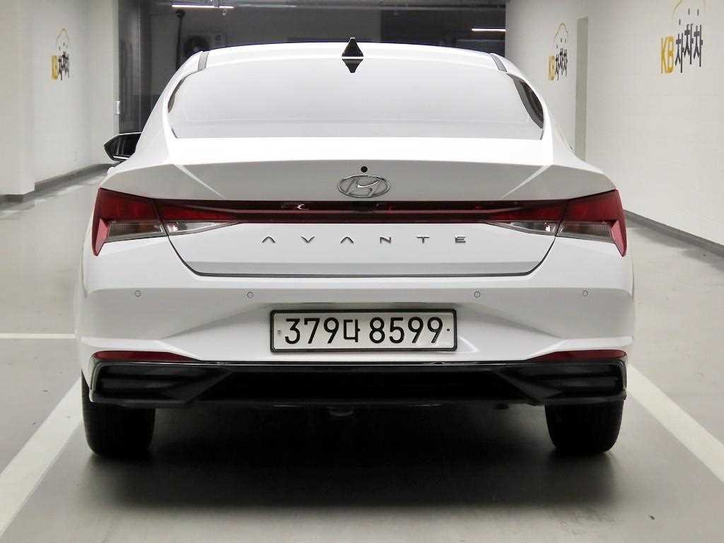 HYUNDAI Avante - Vista 3