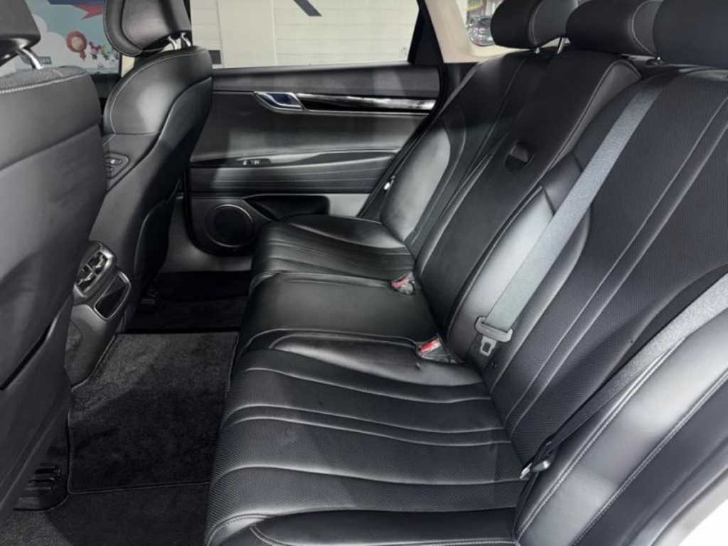Genesis G80 - Vista 9
