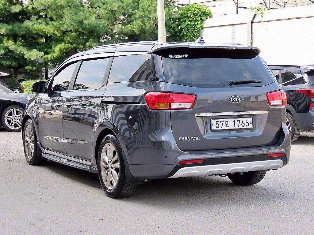 KIA Carnival - Vista 2