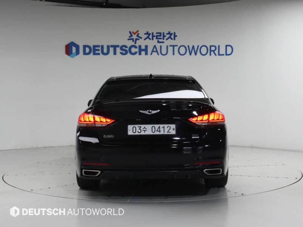 HYUNDAI Genesis - Vista 6