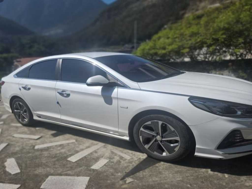 HYUNDAI Sonata - Vista 3
