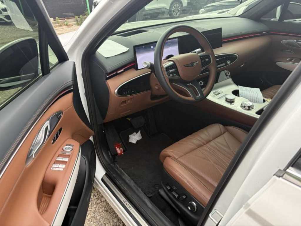 Genesis GV70 - Vista 5