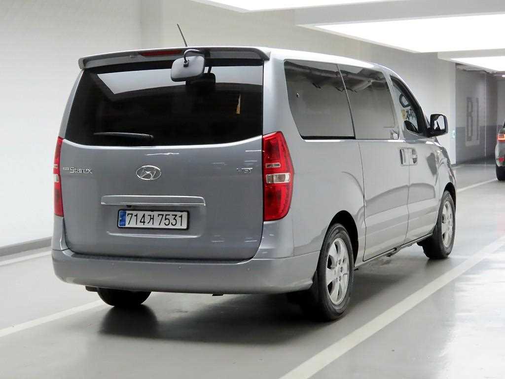 HYUNDAI Starex - Vista 6