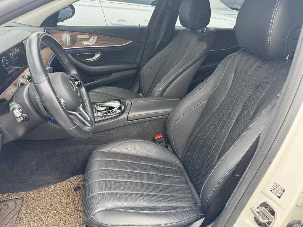 Mercedes Benz E class - Vista 12