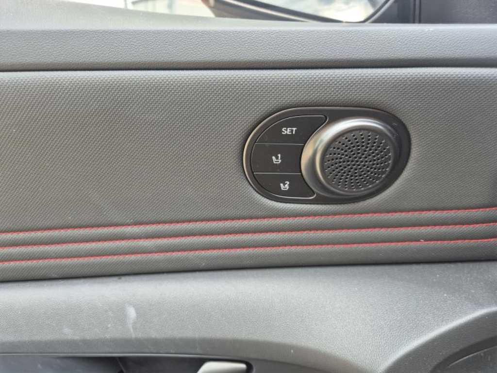 HYUNDAI Avante - Vista 10